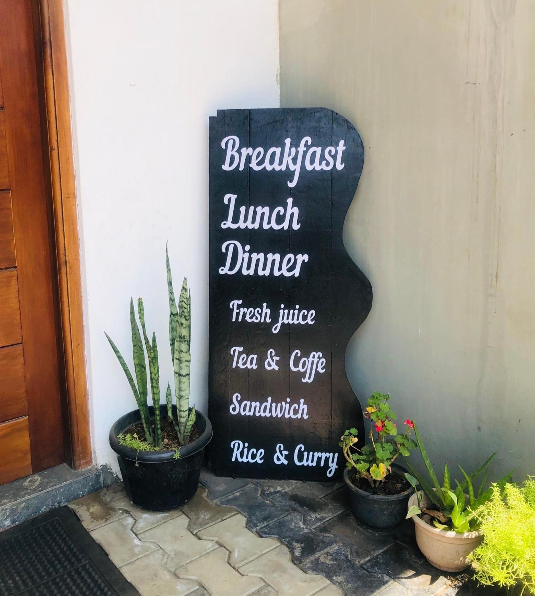 ViNiSH iNN Nallathanniya Ngoại thất bức ảnh